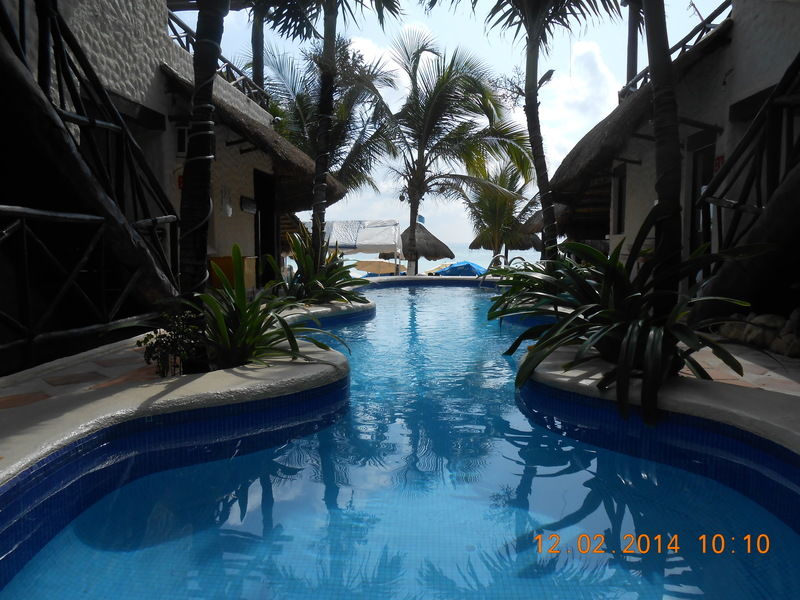 فندق Capital O Mimi Del Mar, بلايا ديل كارمن المظهر الخارجي الصورة A view of the pool at the hotel