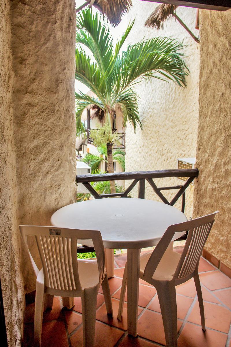 فندق Capital O Mimi Del Mar, بلايا ديل كارمن المظهر الخارجي الصورة A balcony at the hotel